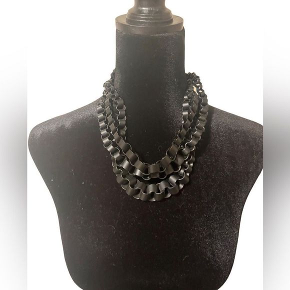 Jewelry - Black chain linked layered necklace. NWOT. Excellent condition.